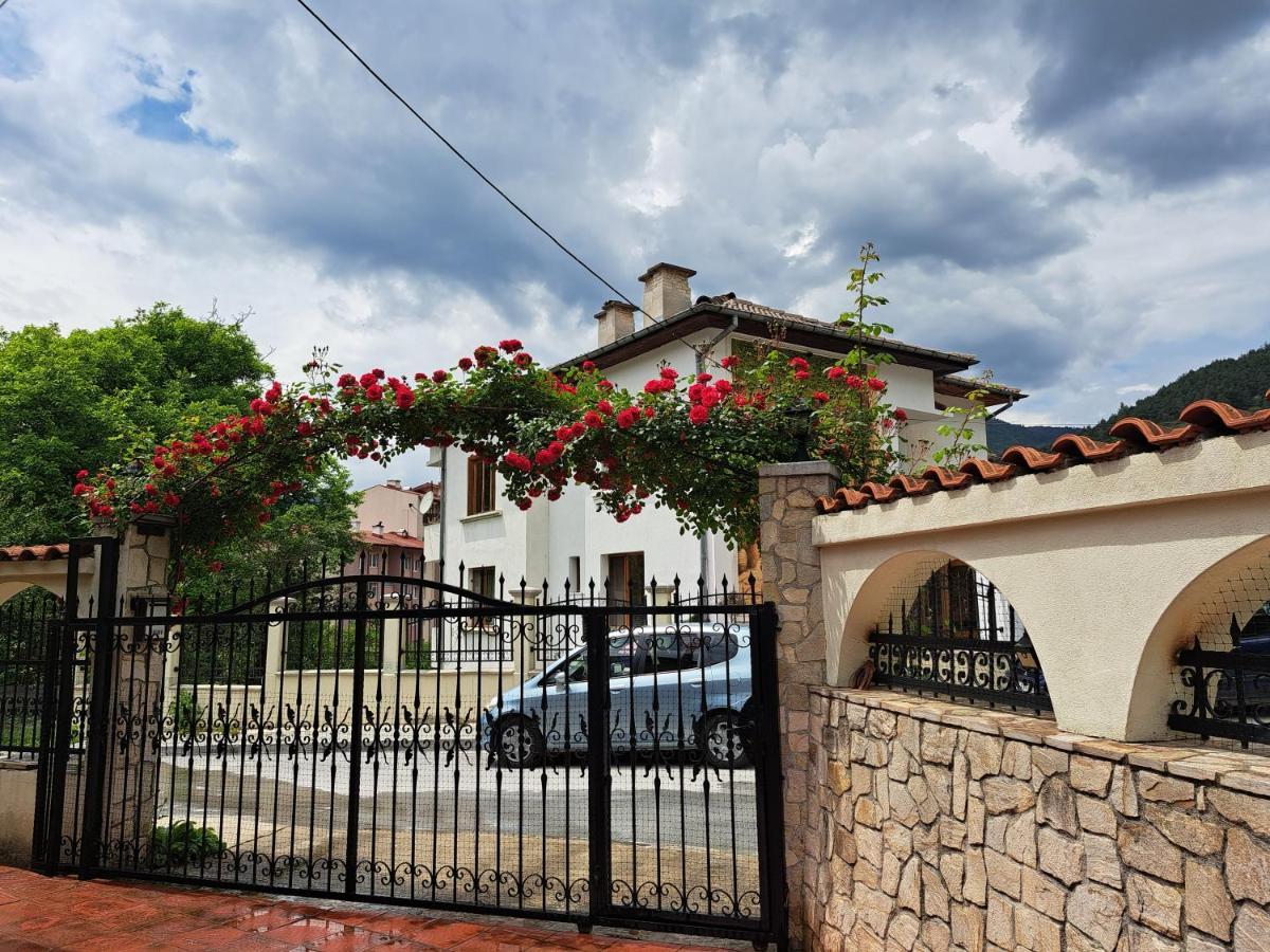 Guest House Benita Devin Exterior foto