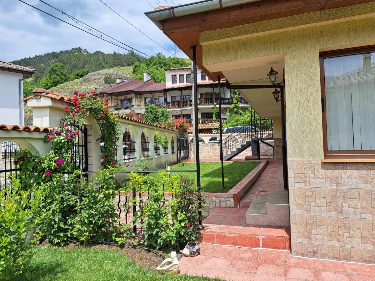 Guest House Benita Devin Exterior foto