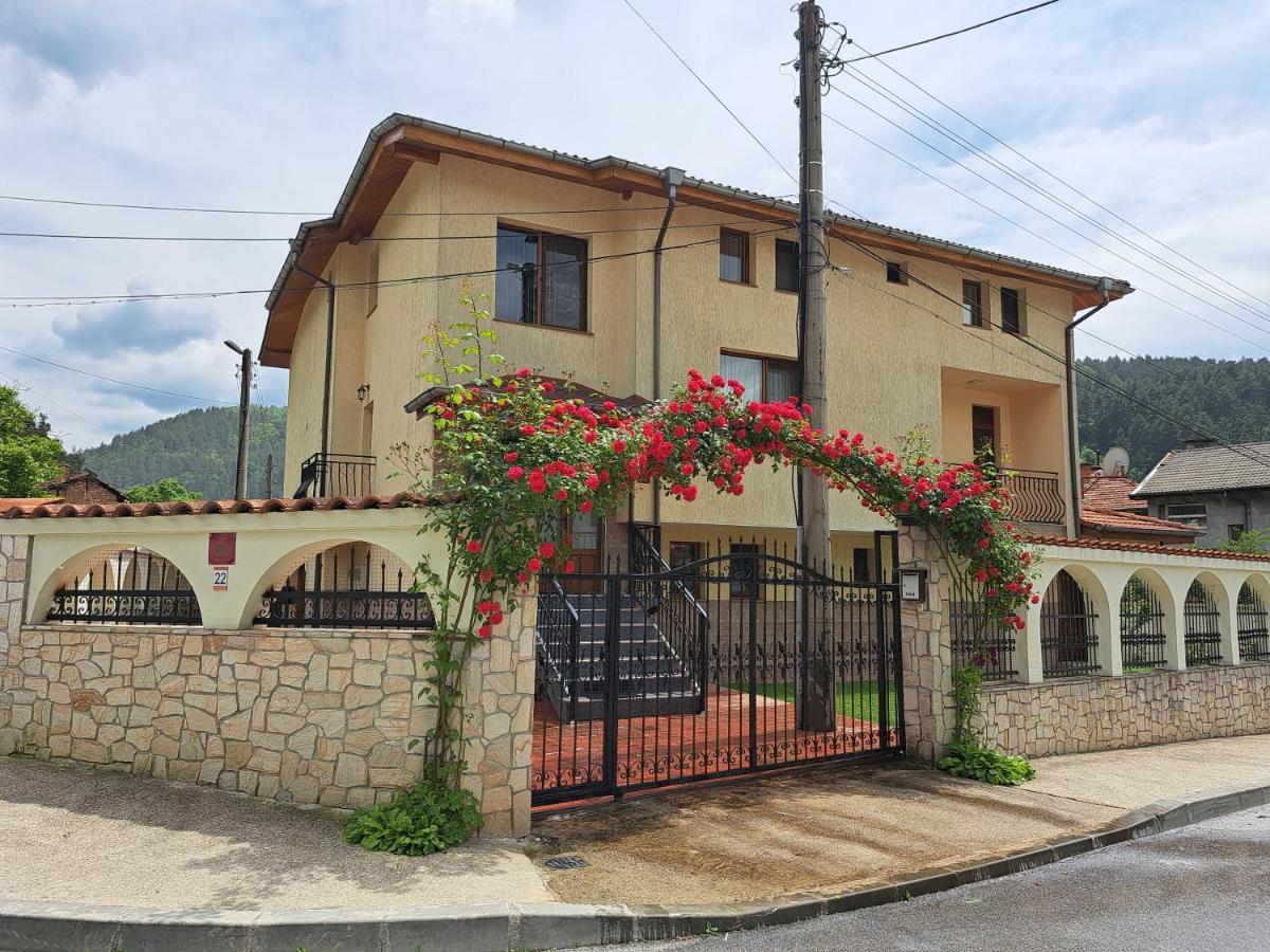 Guest House Benita Devin Exterior foto