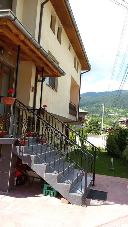 Guest House Benita Devin Exterior foto