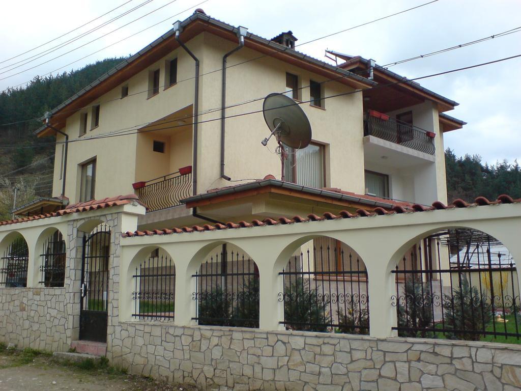 Guest House Benita Devin Exterior foto